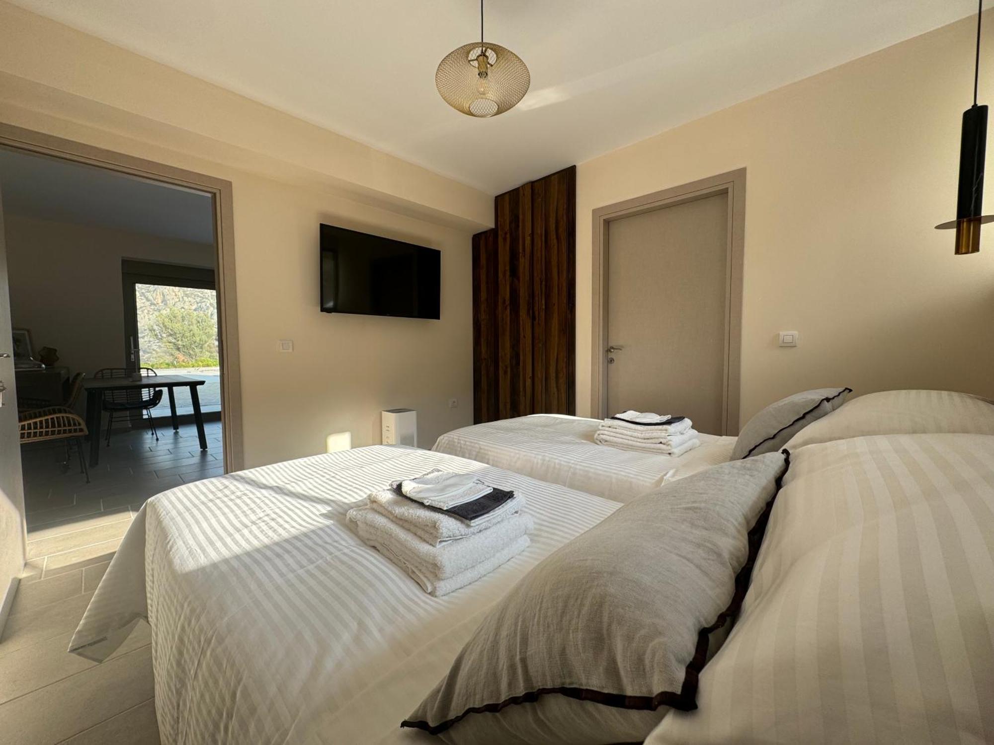 Topos Luxury Stay Heraion Lutráki Kültér fotó